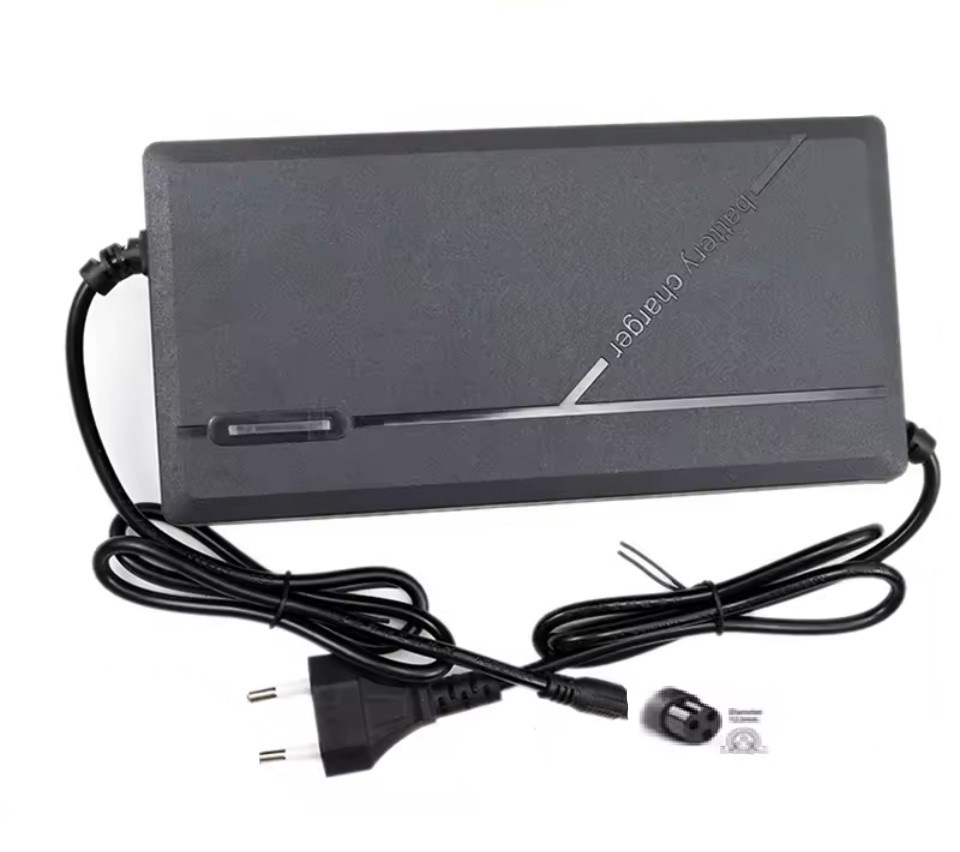 Nabíječka elektrokoloběžka 60V 5A kulatá koncovka